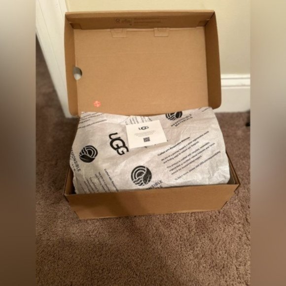 Women's UGG Tasman Slippers sz 8 - Picture 4 of 4